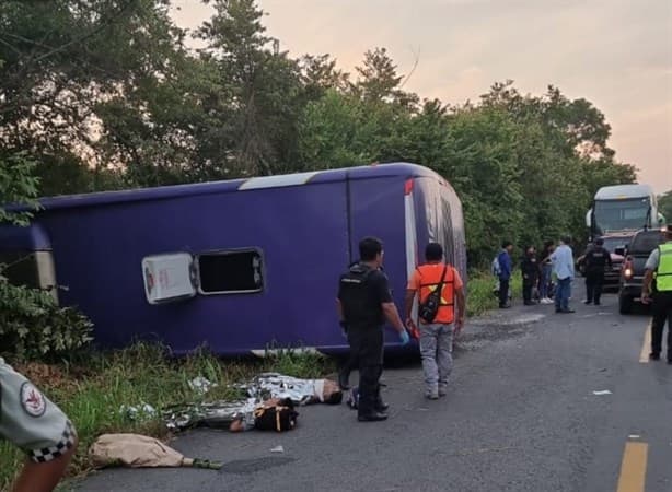 Dos muertos y 33 heridos en autobús con destino a Huejutla