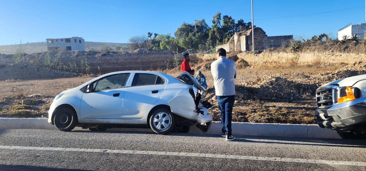 Se registra accidente automovilístico sobre la carretera Actopan-Pachuca.