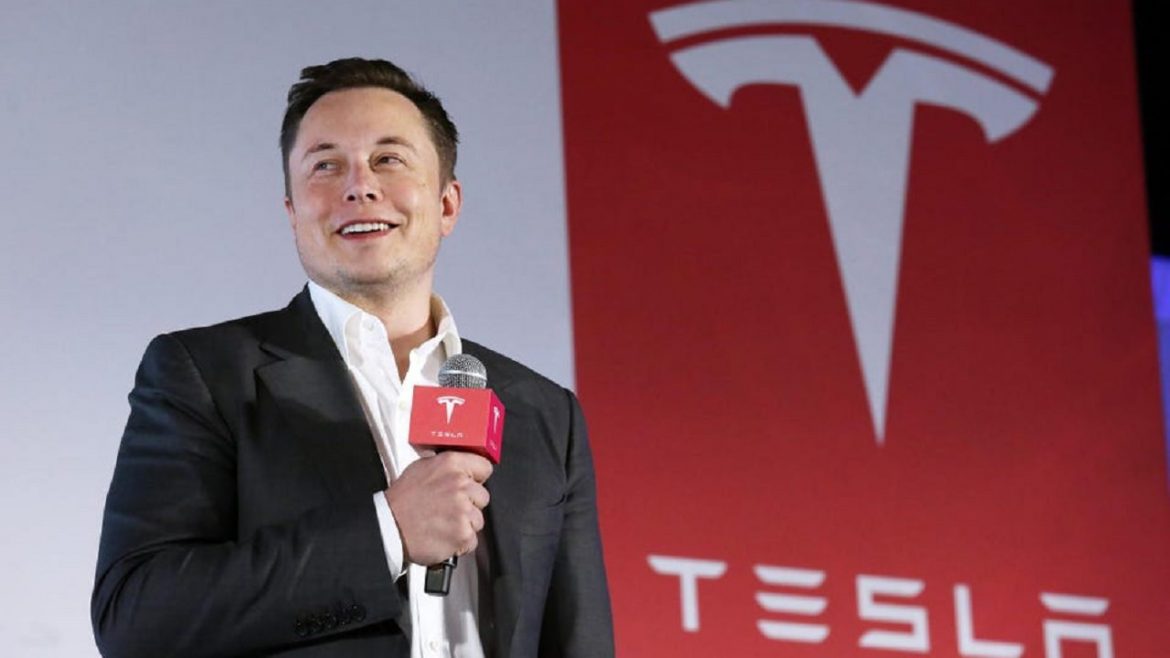 AMLO minimiza la decisión de Elon Musk de suspender la construcción de planta de Tesla en México