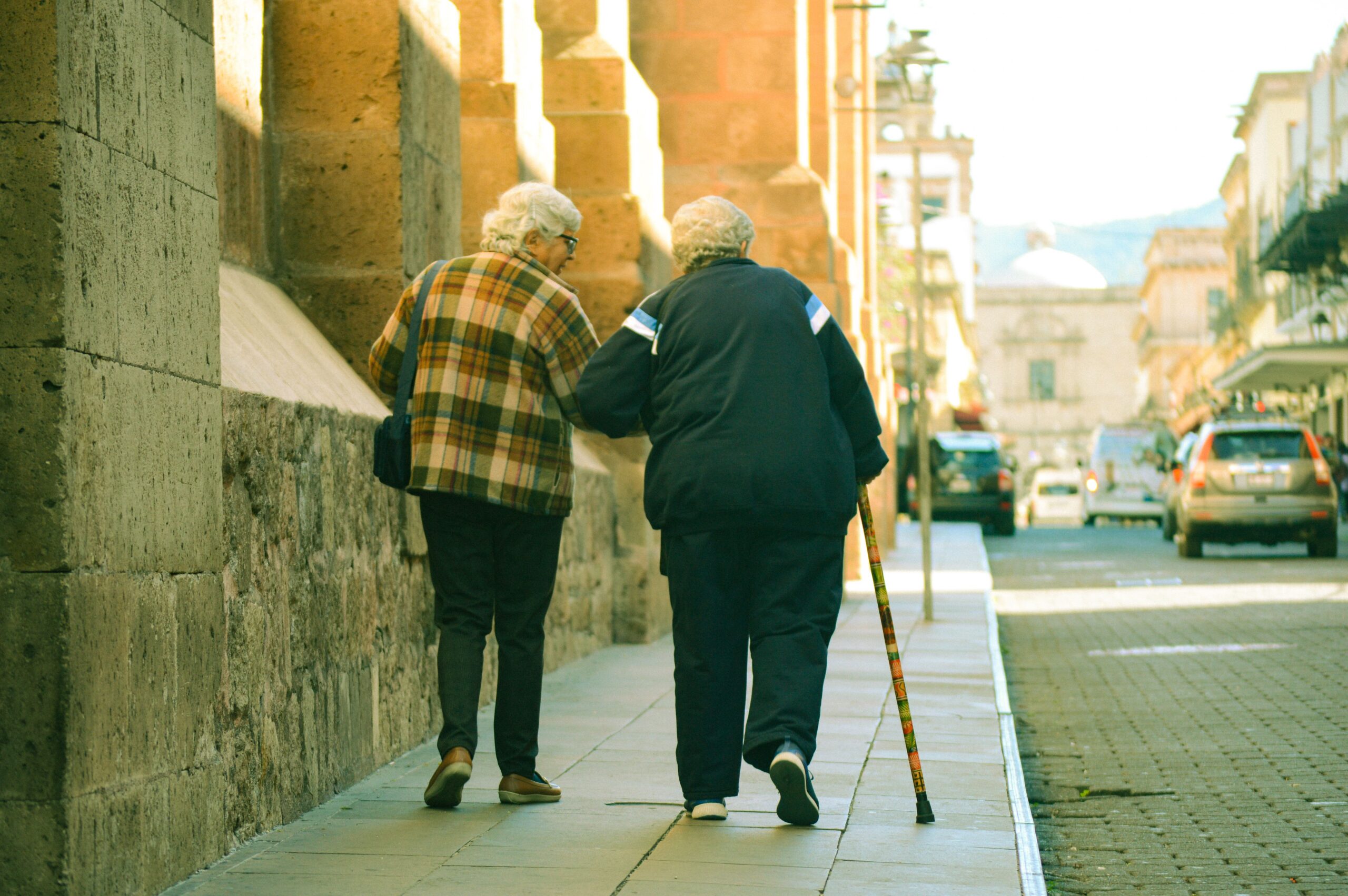 ¿Es normal perder movilidad con la edad?